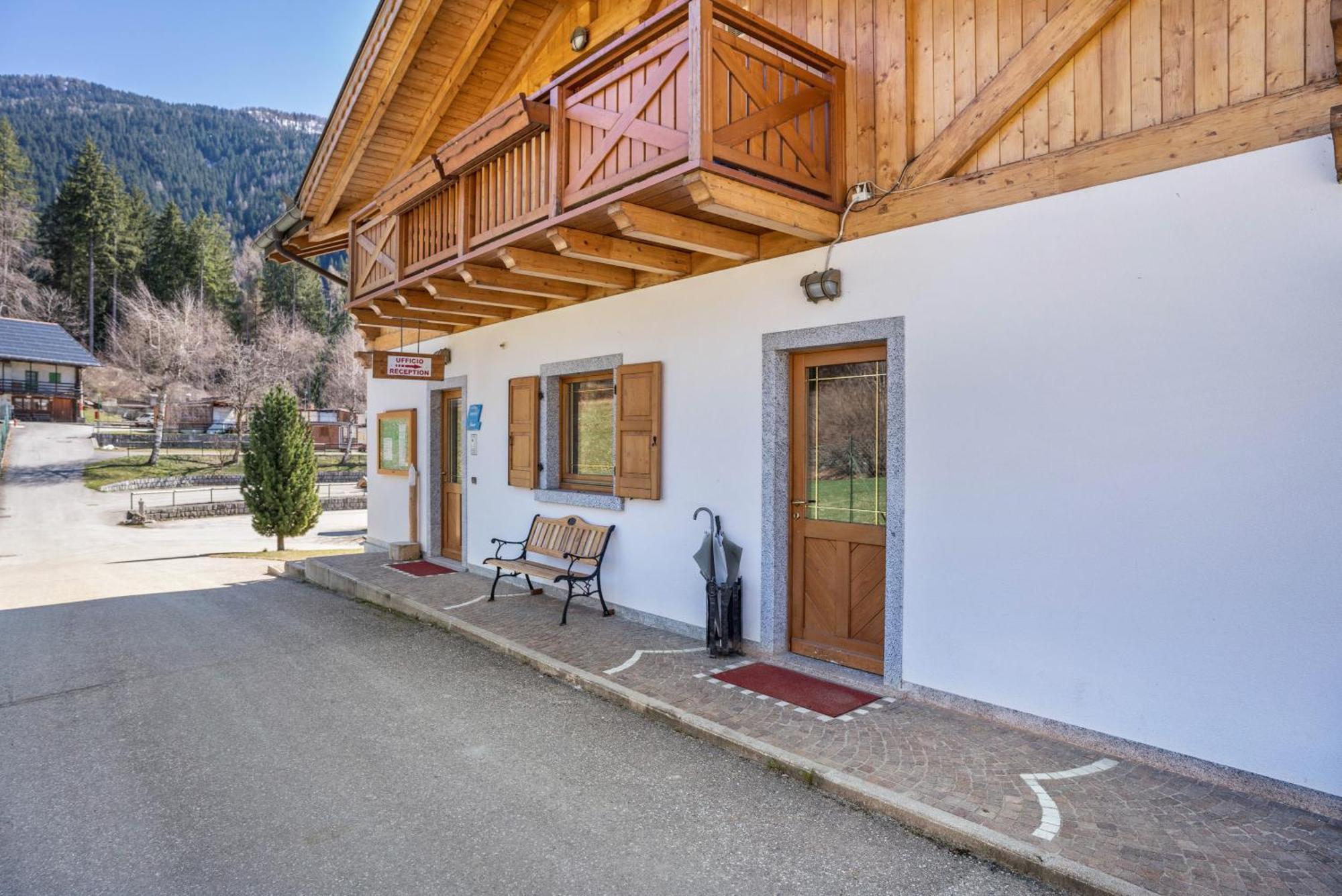 Chalet Camping Fae 1 Madonna Eksteriør billede
